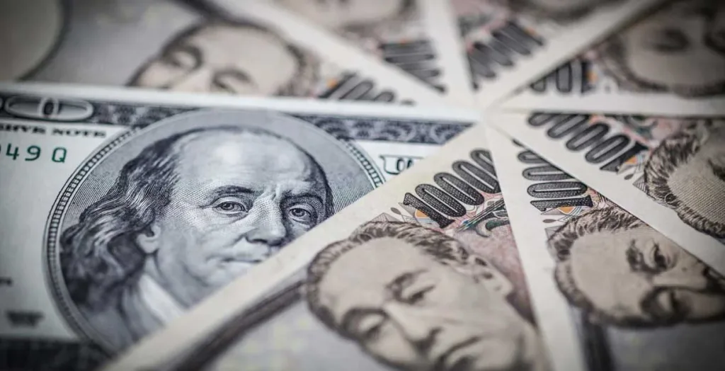 USDJPY-1D- The image shows US dollars and Japanese yen banknotes overlapping